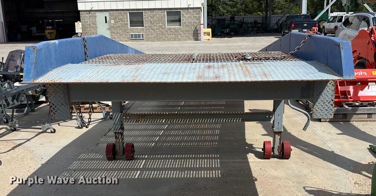 image for item EE3950 Loading dock