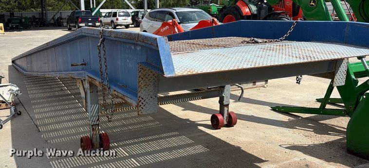 image for item EE3950 Loading dock