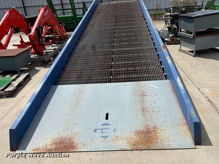 image for item EE3950 Loading dock