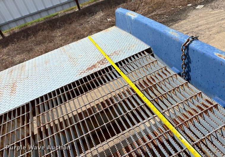 image for item EE3950 Loading dock