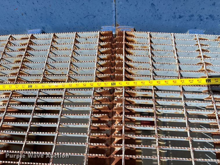 image for item EE3950 Loading dock