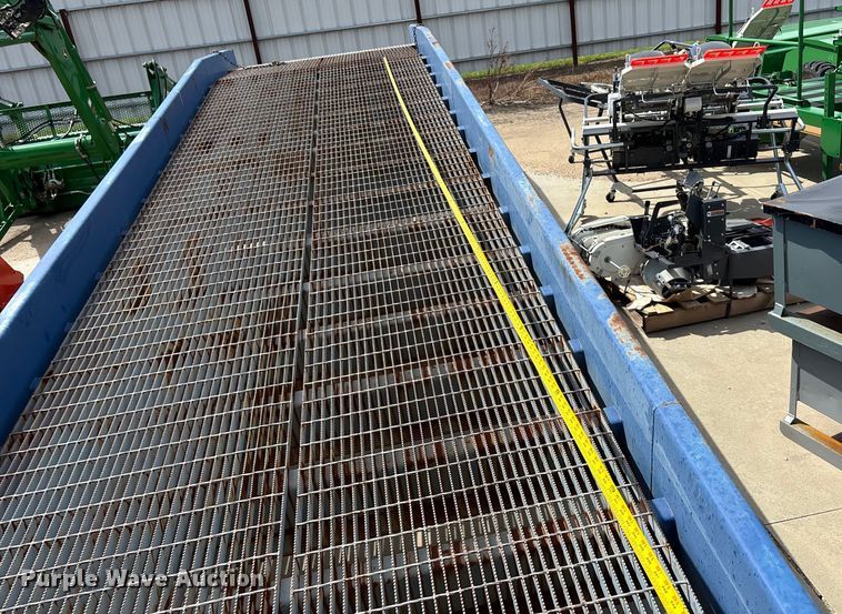 image for item EE3950 Loading dock