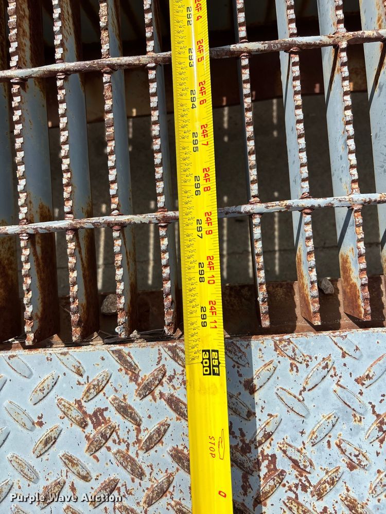 image for item EE3950 Loading dock