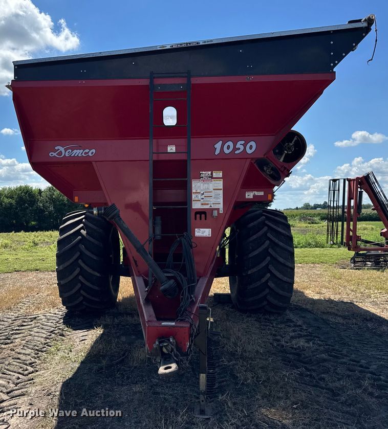 image for item EF2161 Demco 1050 grain cart