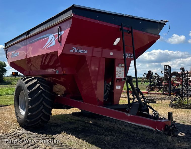 image for item EF2161 Demco 1050 grain cart