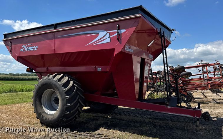 image for item EF2161 Demco 1050 grain cart
