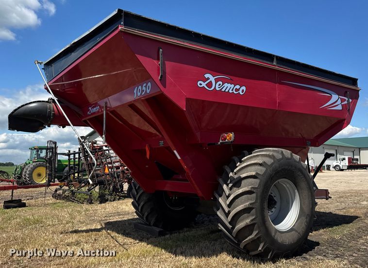 image for item EF2161 Demco 1050 grain cart