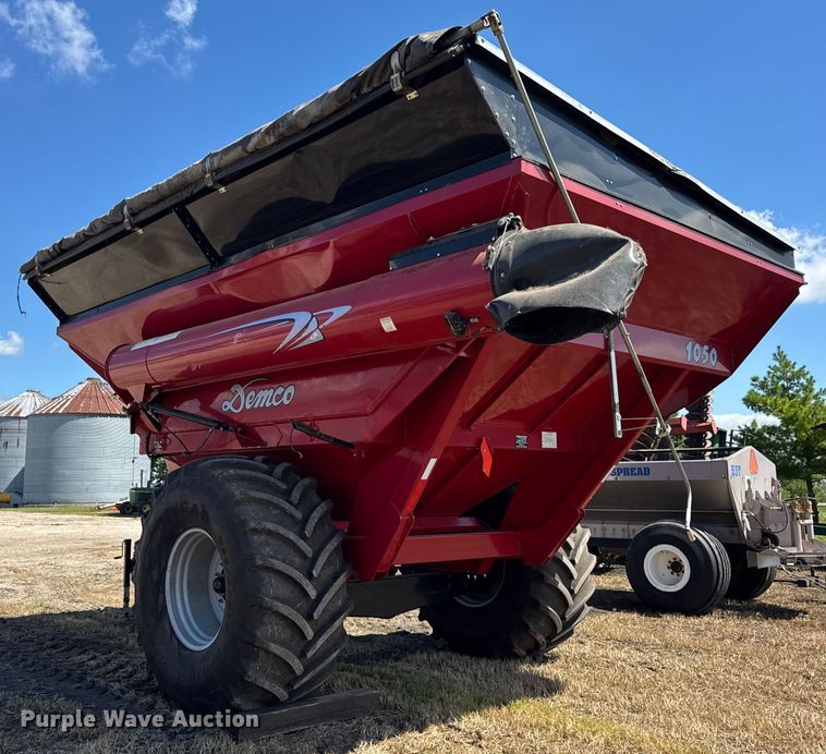 image for item EF2161 Demco 1050 grain cart