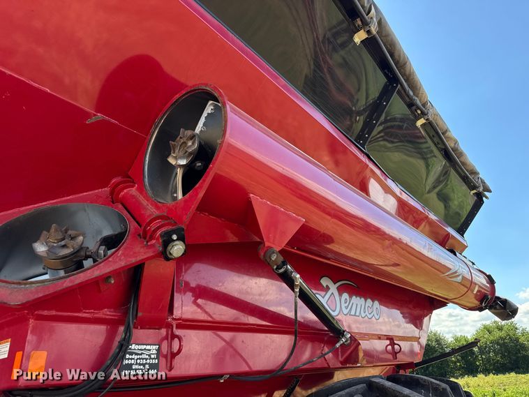 image for item EF2161 Demco 1050 grain cart