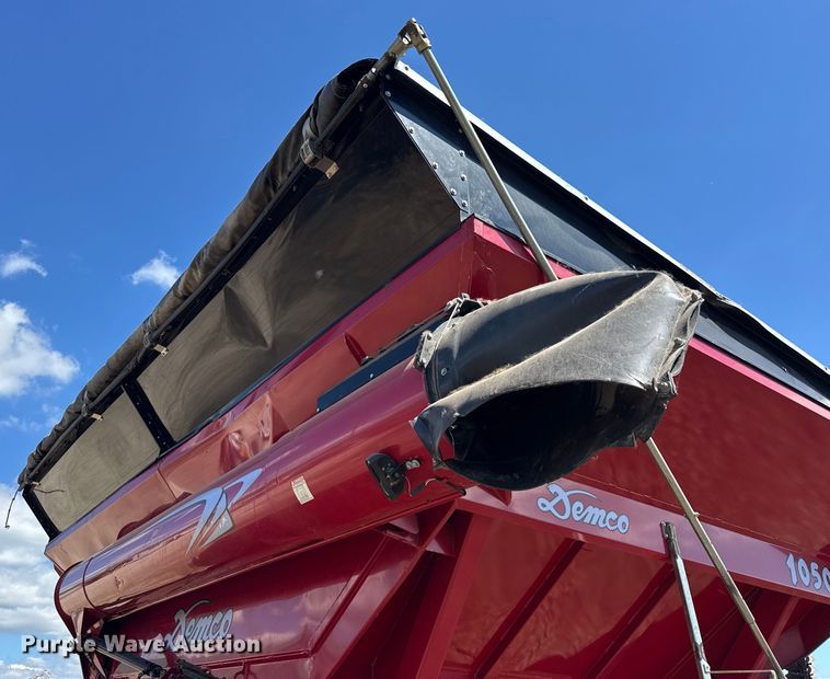 image for item EF2161 Demco 1050 grain cart
