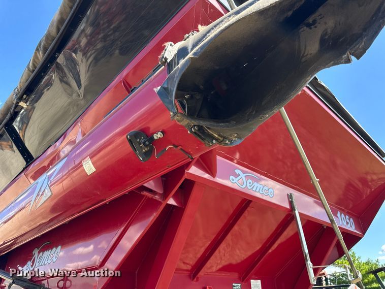 image for item EF2161 Demco 1050 grain cart