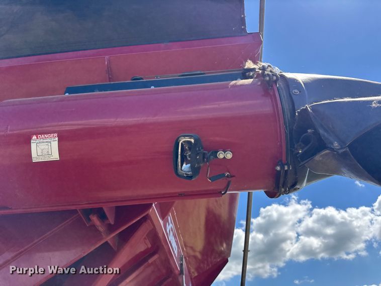 image for item EF2161 Demco 1050 grain cart