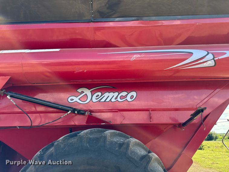 image for item EF2161 Demco 1050 grain cart