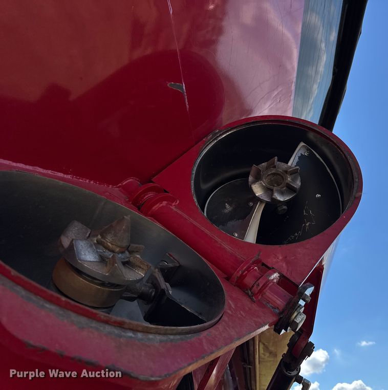 image for item EF2161 Demco 1050 grain cart