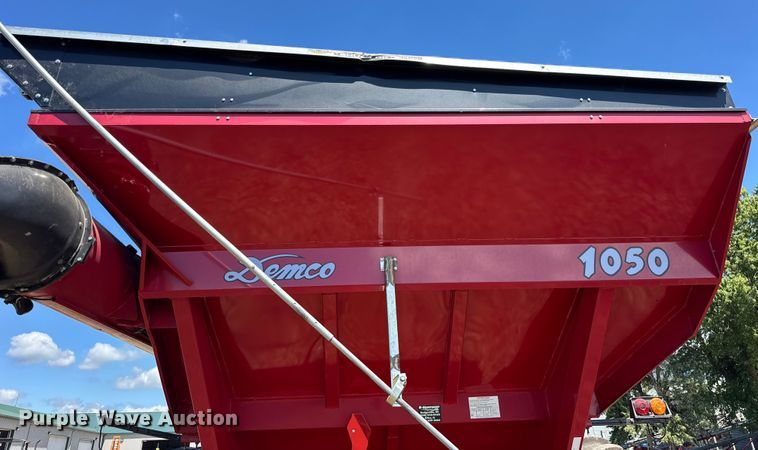 image for item EF2161 Demco 1050 grain cart