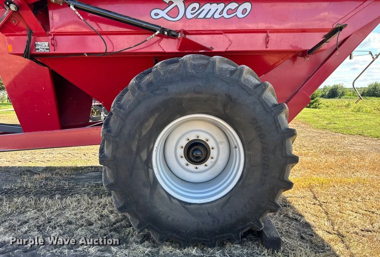 image for item EF2161 Demco 1050 grain cart