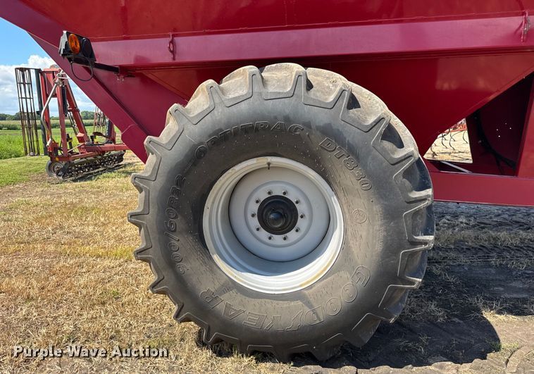 image for item EF2161 Demco 1050 grain cart