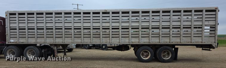 image for item EF3687 1977 Wilson AL700  livestock trailer