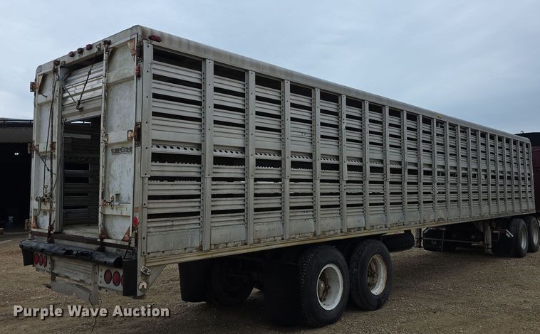 image for item EF3687 1977 Wilson AL700  livestock trailer