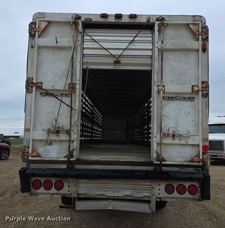 image for item EF3687 1977 Wilson AL700  livestock trailer