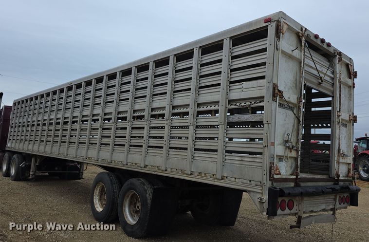 image for item EF3687 1977 Wilson AL700  livestock trailer