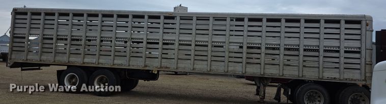image for item EF3687 1977 Wilson AL700  livestock trailer