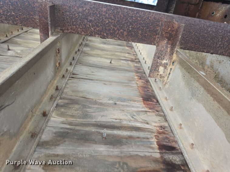 image for item EF3687 1977 Wilson AL700  livestock trailer