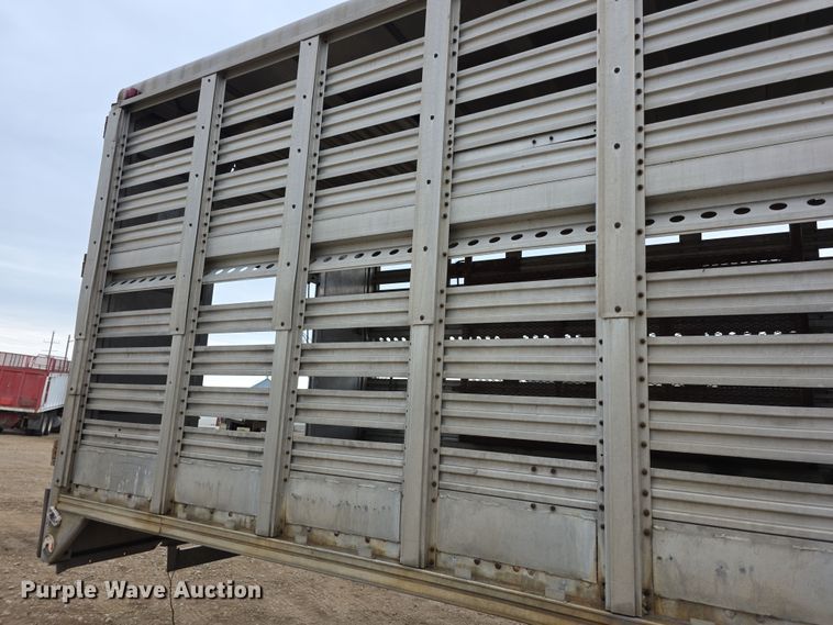 image for item EF3687 1977 Wilson AL700  livestock trailer