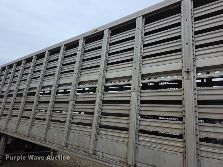 image for item EF3687 1977 Wilson AL700  livestock trailer