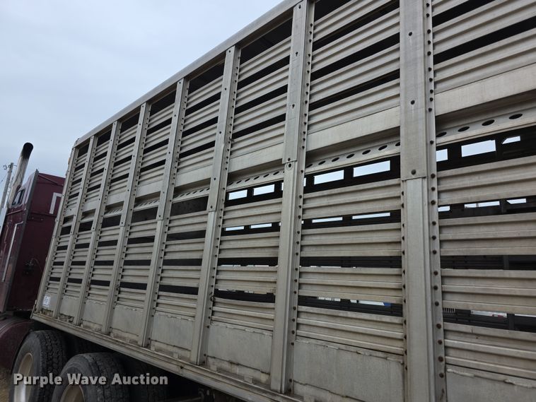 image for item EF3687 1977 Wilson AL700  livestock trailer