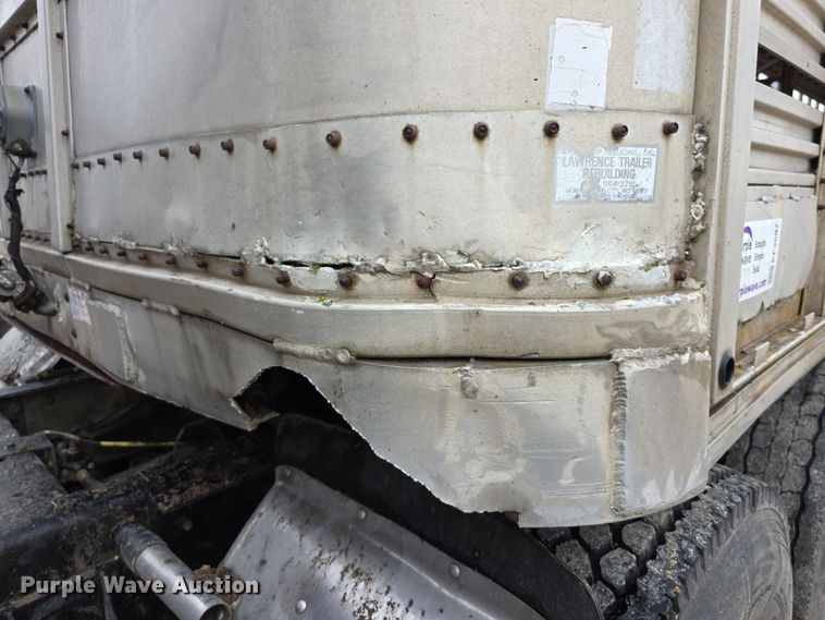 image for item EF3687 1977 Wilson AL700  livestock trailer