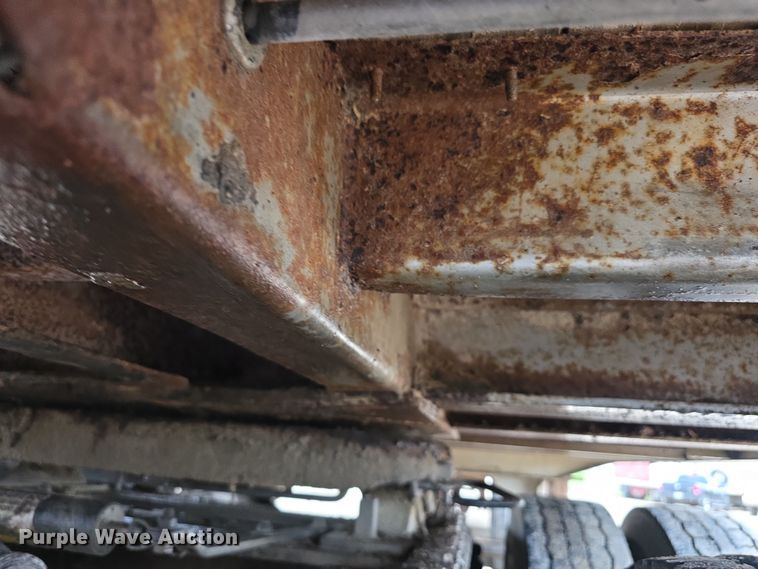 image for item EF3687 1977 Wilson AL700  livestock trailer