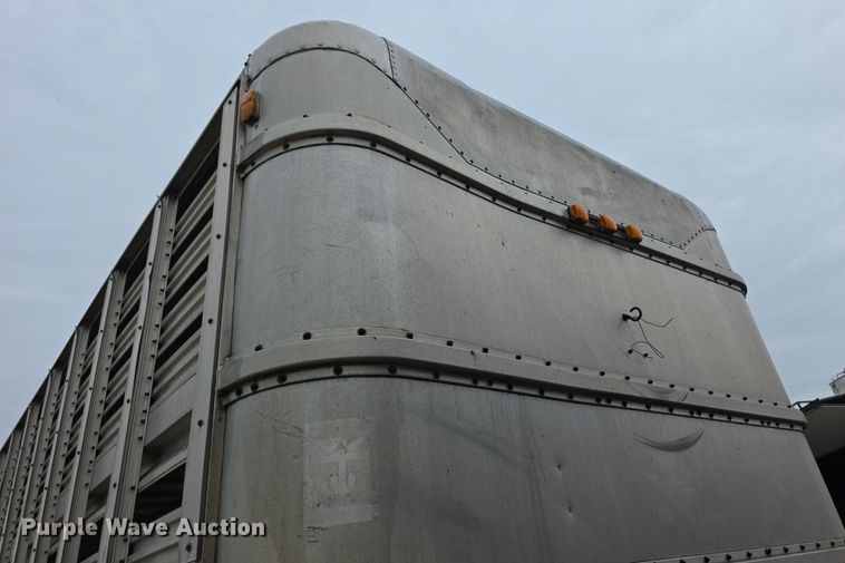 image for item EF3687 1977 Wilson AL700  livestock trailer