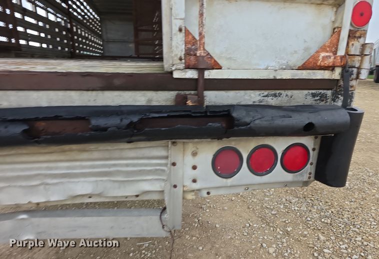 image for item EF3687 1977 Wilson AL700  livestock trailer