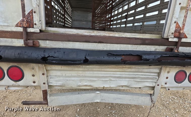 image for item EF3687 1977 Wilson AL700  livestock trailer