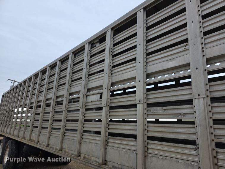 image for item EF3687 1977 Wilson AL700  livestock trailer
