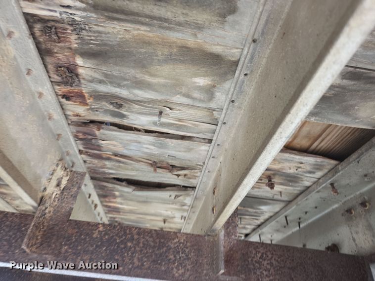 image for item EF3687 1977 Wilson AL700  livestock trailer