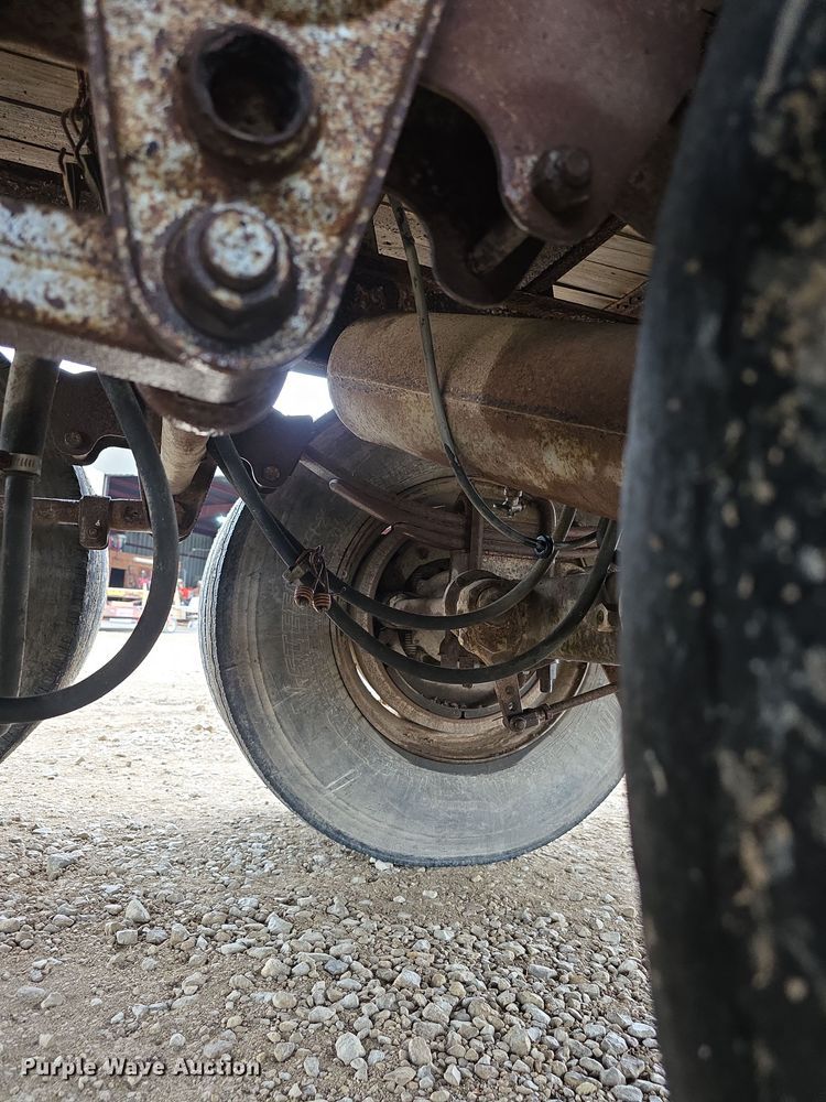 image for item EF3687 1977 Wilson AL700  livestock trailer