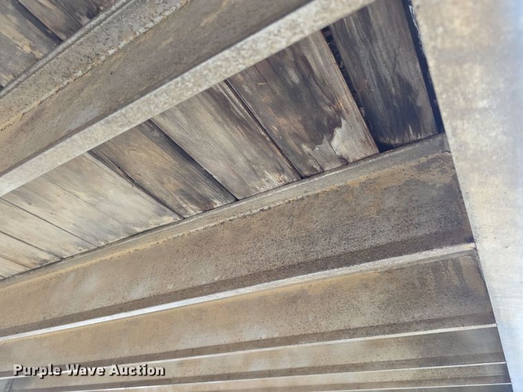 image for item EF3687 1977 Wilson AL700  livestock trailer