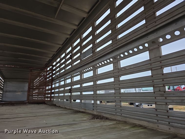 image for item EF3687 1977 Wilson AL700  livestock trailer