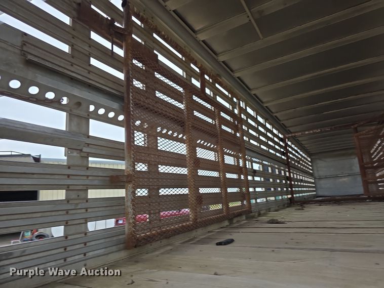 image for item EF3687 1977 Wilson AL700  livestock trailer