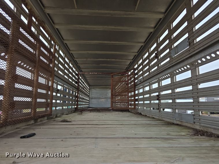 image for item EF3687 1977 Wilson AL700  livestock trailer