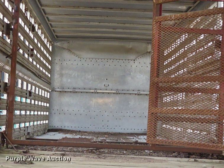 image for item EF3687 1977 Wilson AL700  livestock trailer