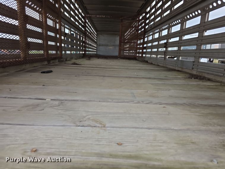 image for item EF3687 1977 Wilson AL700  livestock trailer