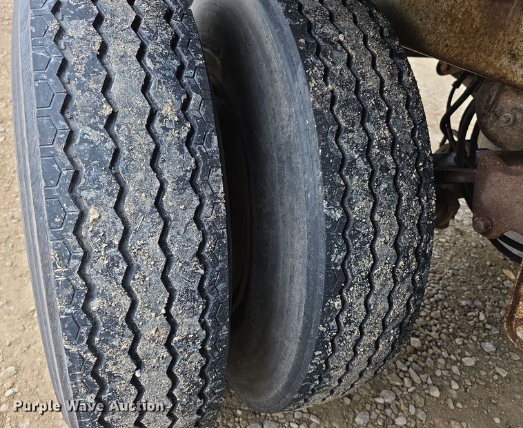 image for item EF3687 1977 Wilson AL700  livestock trailer