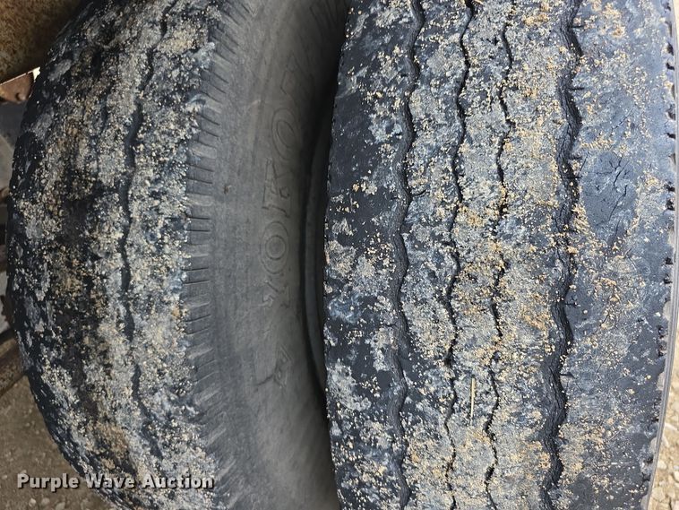 image for item EF3687 1977 Wilson AL700  livestock trailer