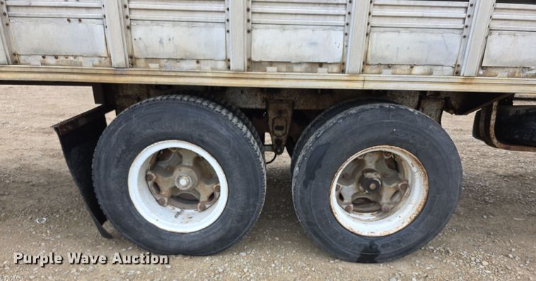 image for item EF3687 1977 Wilson AL700  livestock trailer