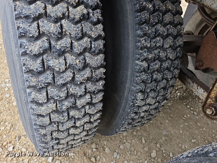 image for item EF3687 1977 Wilson AL700  livestock trailer