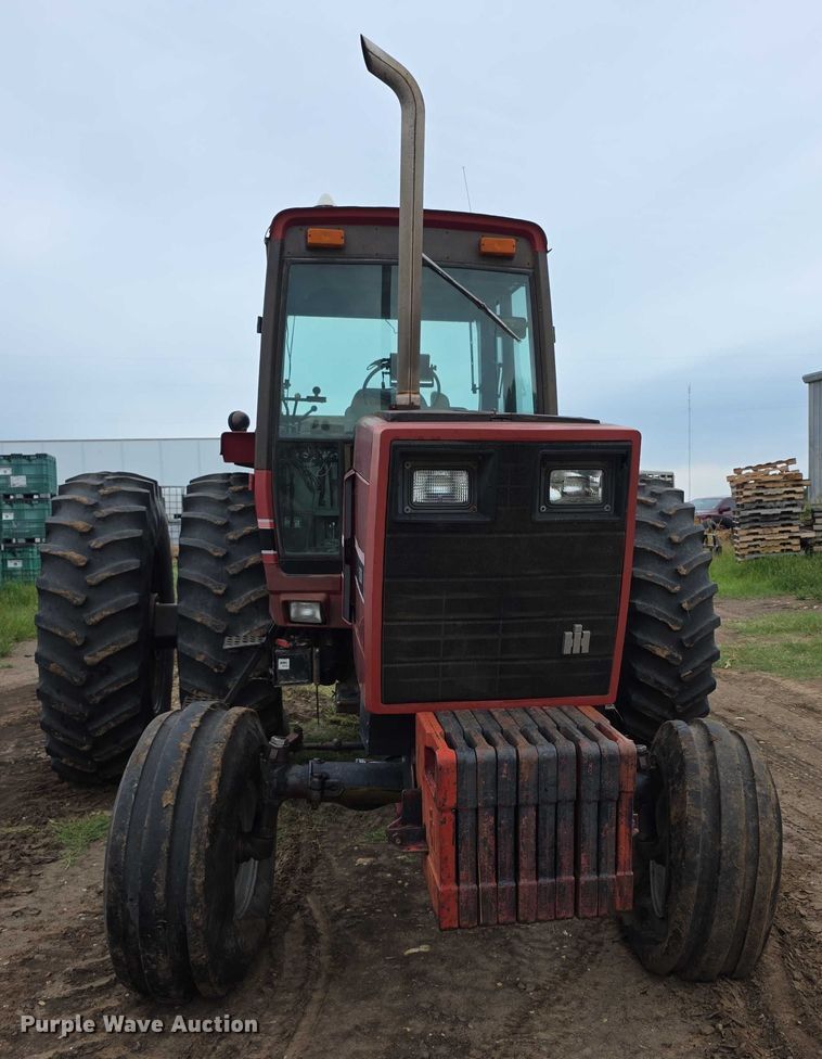 image for item EF3688 1982 International 5288 tractor