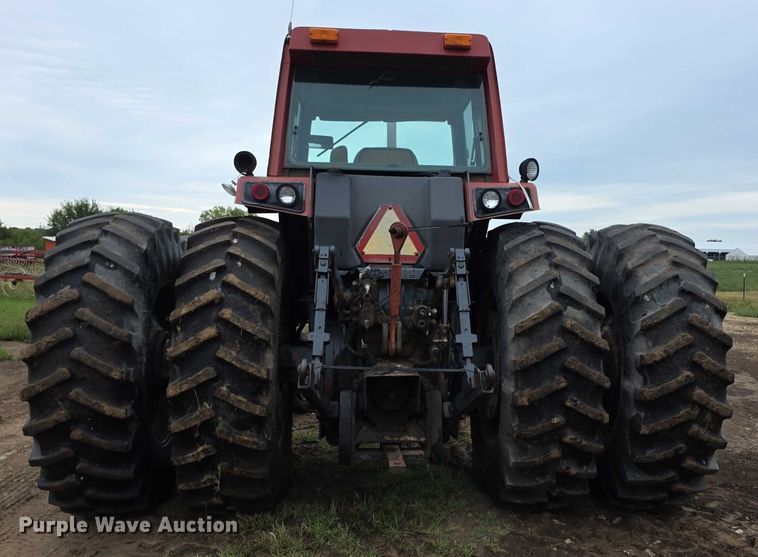 image for item EF3688 1982 International 5288 tractor